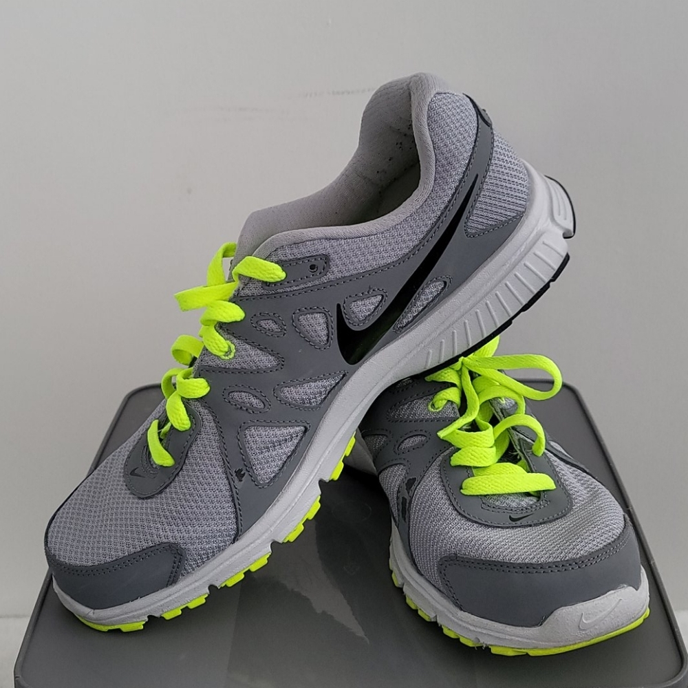 Nike Sneakers NEW